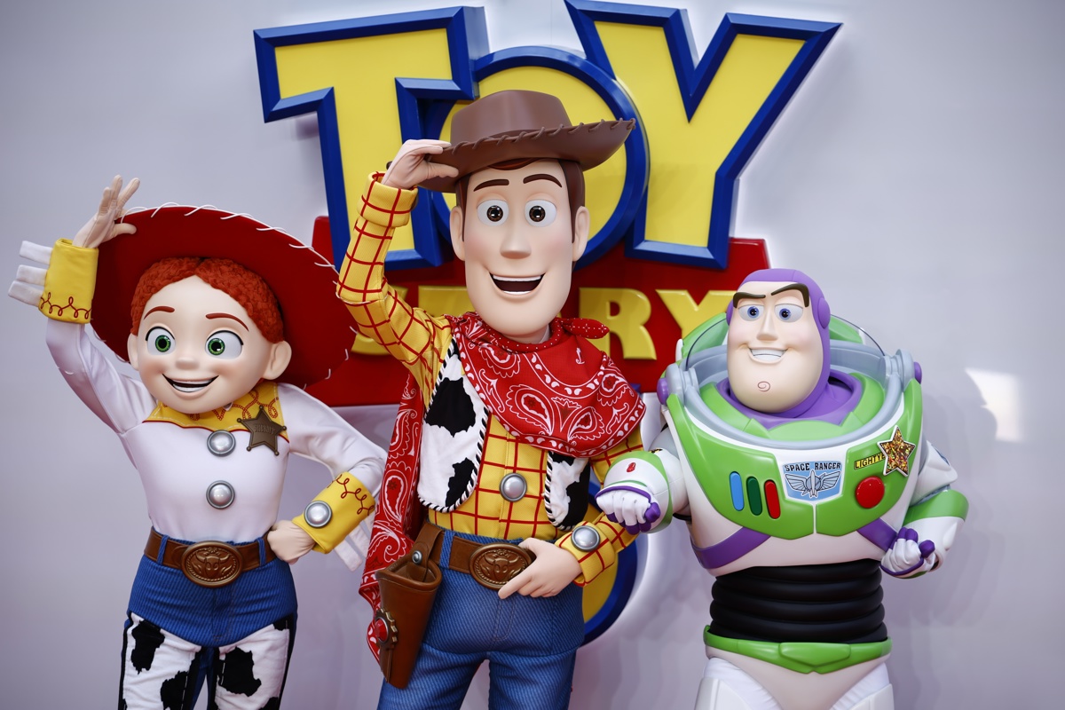 LONDON (United Kingdom), 28/05/2026.- (L-R) Toy Story characters Jessie, Woody and Buzz Lightyear arrive for the launch event for 'Toy Story 5' at Odeon Luxe Leicester Square in London, Britain, 28 May 2026. The film opens in cinemas on 19 June 2026. (Reino Unido, Londres)